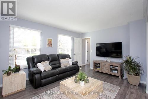 1501 Napanee Road, Pickering, ON - Indoor Photo Showing Living Room