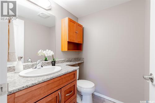 305 2 18Th Street, Battleford, SK - Indoor Photo Showing Bathroom