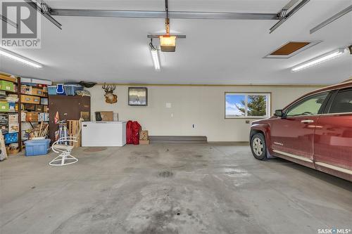 305 2 18Th Street, Battleford, SK - Indoor Photo Showing Garage