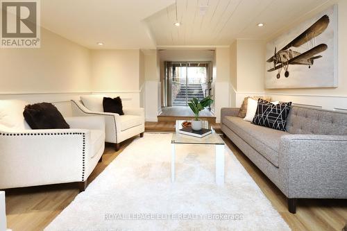 45 Eastbourne Crescent, Toronto, ON - Indoor Photo Showing Living Room