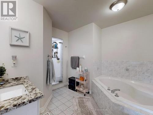 43 Shadetree Crescent, Vaughan, ON - Indoor Photo Showing Bathroom