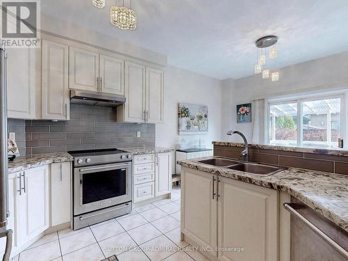 43 Shadetree Crescent, Vaughan, ON - Indoor Photo Showing Kitchen With Double Sink With Upgraded Kitchen