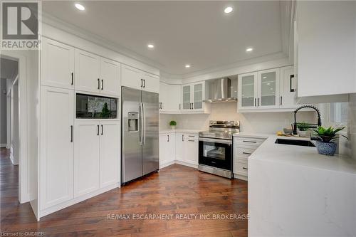 524 Caverhill Crescent, Milton, ON - Indoor Photo Showing Kitchen With Stainless Steel Kitchen With Upgraded Kitchen