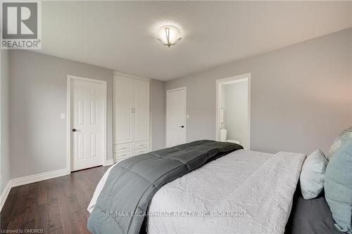 524 Caverhill Crescent, Milton, ON - Indoor Photo Showing Bedroom
