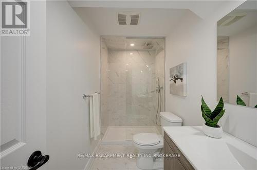 524 Caverhill Crescent, Milton, ON - Indoor Photo Showing Bathroom