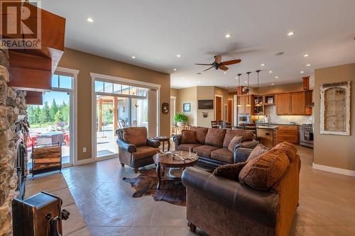 896 Raven Hill Road, Osoyoos, BC - Indoor Photo Showing Living Room