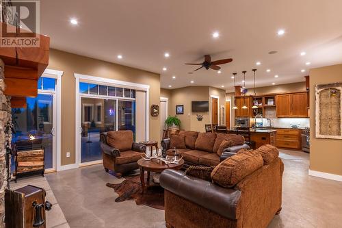 896 Raven Hill Road, Osoyoos, BC - Indoor Photo Showing Living Room