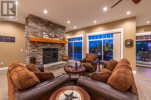 896 Raven Hill Road, Osoyoos, BC - Indoor Photo Showing Living Room With Fireplace