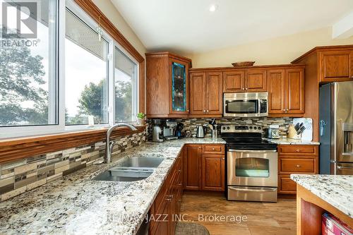 825 Southview Drive, Otonabee-South Monaghan, ON - Indoor Photo Showing Kitchen With Double Sink