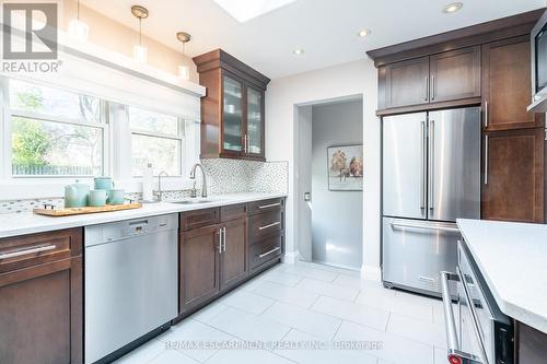 39 Maple Avenue, Hamilton, ON - Indoor Photo Showing Kitchen
