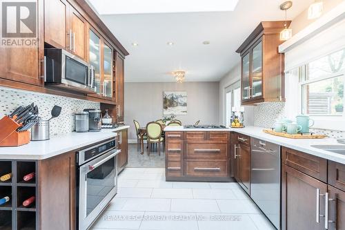 39 Maple Avenue, Hamilton, ON - Indoor Photo Showing Kitchen With Upgraded Kitchen