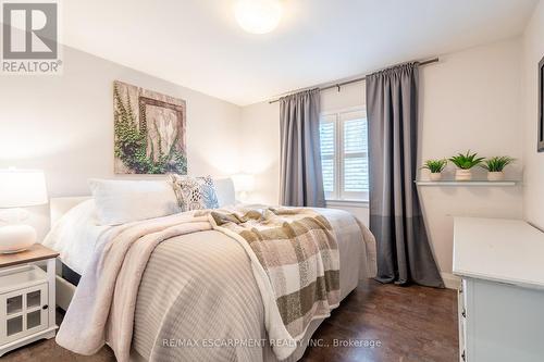 39 Maple Avenue, Hamilton, ON - Indoor Photo Showing Bedroom