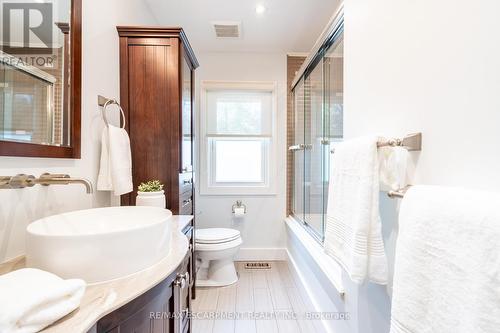 39 Maple Avenue, Hamilton, ON - Indoor Photo Showing Bathroom