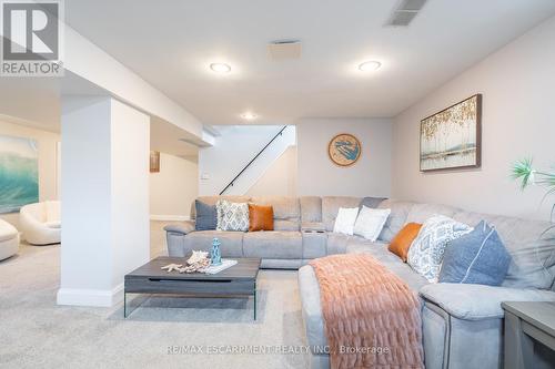 39 Maple Avenue, Hamilton, ON - Indoor Photo Showing Living Room