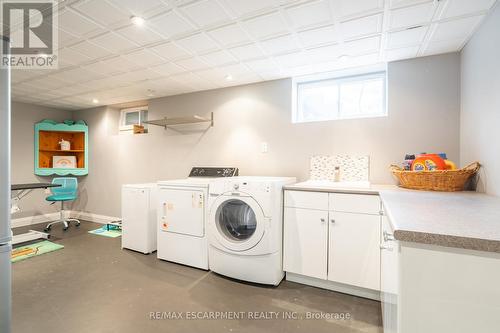 39 Maple Avenue, Hamilton, ON - Indoor Photo Showing Laundry Room