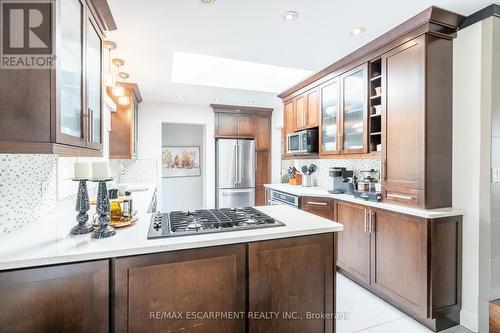39 Maple Avenue, Hamilton, ON - Indoor Photo Showing Kitchen