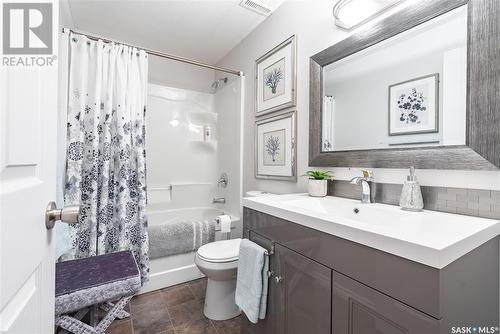 703 Hampton Circle, Saskatoon, SK - Indoor Photo Showing Bathroom