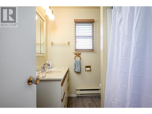 6223 Rimer Road, Vernon, BC - Indoor Photo Showing Bathroom