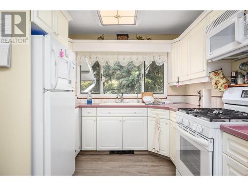 6223 Rimer Road, Vernon, BC - Indoor Photo Showing Kitchen