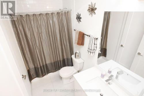 210 - 330 Richmond Street W, Toronto, ON - Indoor Photo Showing Bathroom