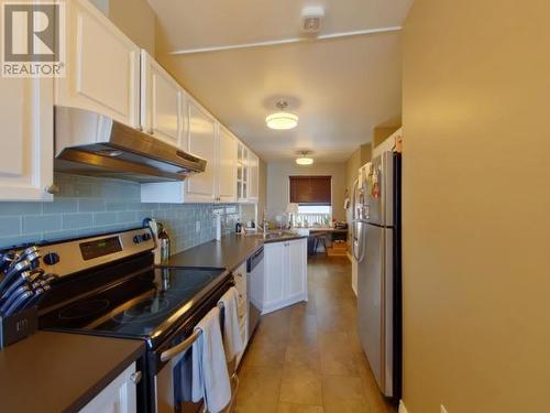 302-4510 Willingdon Ave, Powell River, BC - Indoor Photo Showing Kitchen