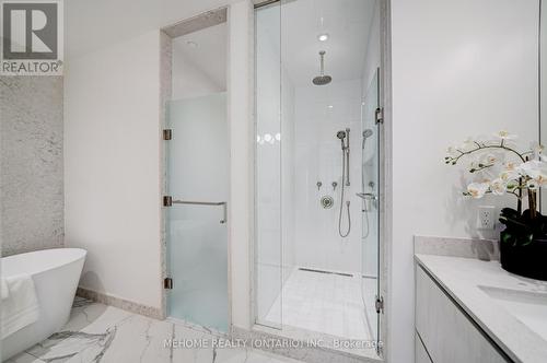Ph06 - 1 Yorkville Avenue, Toronto, ON - Indoor Photo Showing Bathroom