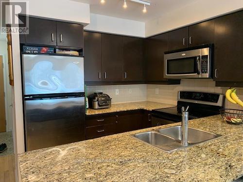 902 - 736 Spadina Avenue, Toronto, ON - Indoor Photo Showing Kitchen With Double Sink