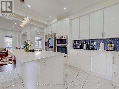 2616 Standardbred Drive, Oshawa, ON - Indoor Photo Showing Kitchen With Upgraded Kitchen