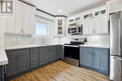 628 Rose Lane, Innisfil, ON - Indoor Photo Showing Kitchen With Upgraded Kitchen