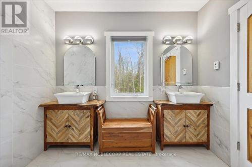 628 Rose Lane, Innisfil, ON - Indoor Photo Showing Bathroom