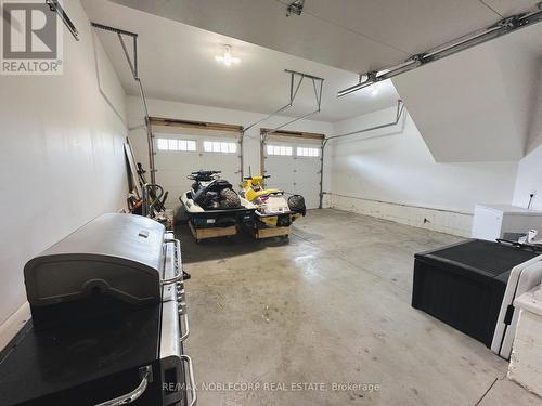628 Rose Lane, Innisfil, ON - Indoor Photo Showing Garage