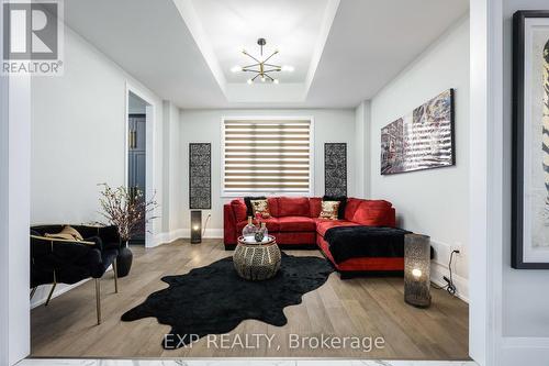 660 Park Road, Innisfil, ON - Indoor Photo Showing Living Room