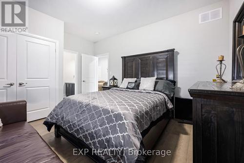 660 Park Road, Innisfil, ON - Indoor Photo Showing Bedroom