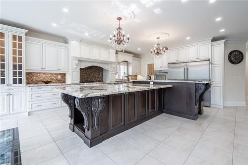 212 Valleyview Drive, Ancaster, ON - Indoor Photo Showing Kitchen With Upgraded Kitchen