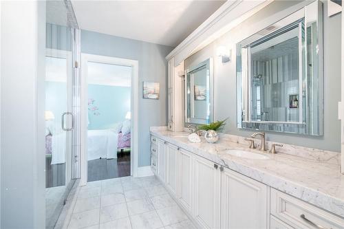 212 Valleyview Drive, Ancaster, ON - Indoor Photo Showing Bathroom