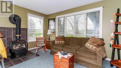 1743 Golf Course Road, Springwater, ON - Indoor Photo Showing Living Room