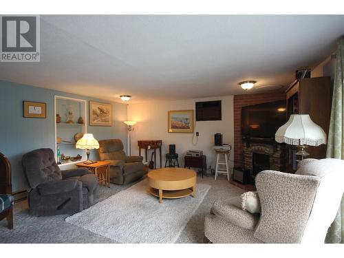 402 Conklin Avenue, Penticton, BC - Indoor Photo Showing Living Room