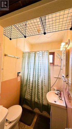 28 5Th Street Se, Preeceville, SK - Indoor Photo Showing Bathroom