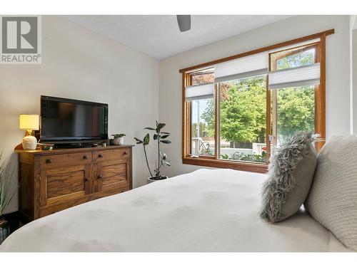 1330 Ethel Street, Kelowna, BC - Indoor Photo Showing Bedroom