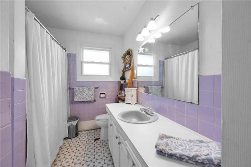 41 Foss Road, Welland, ON - Indoor Photo Showing Bathroom