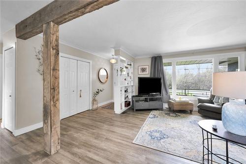 41 Foss Road, Welland, ON - Indoor Photo Showing Living Room