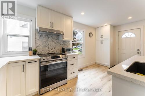 137 Whitley Street, Cambridge, ON - Indoor Photo Showing Kitchen