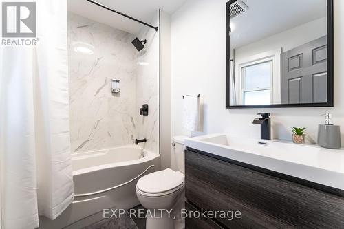 137 Whitley Street, Cambridge, ON - Indoor Photo Showing Bathroom