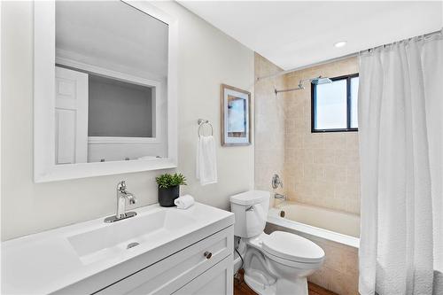 1007 Garth Street, Hamilton, ON - Indoor Photo Showing Bathroom