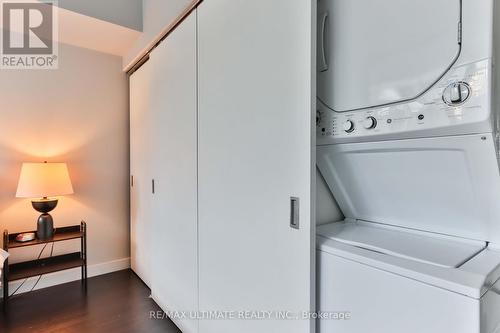 614 - 25 Oxley Street, Toronto, ON - Indoor Photo Showing Laundry Room