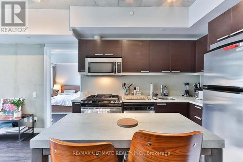 614 - 25 Oxley Street, Toronto, ON - Indoor Photo Showing Kitchen With Upgraded Kitchen