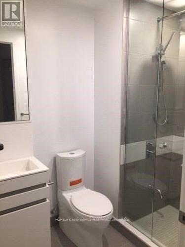 5213 - 197 Yonge Street, Toronto, ON - Indoor Photo Showing Bathroom