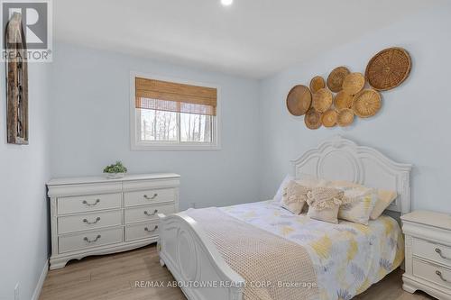 1877 River Road W, Wasaga Beach, ON - Indoor Photo Showing Bedroom