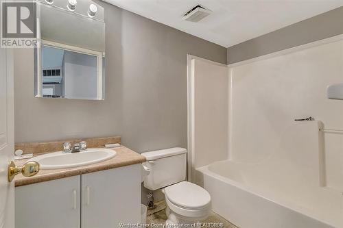 3000 Sandwich Street Unit# 414, Windsor, ON - Indoor Photo Showing Bathroom