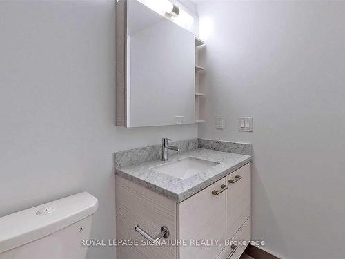2711-2221 Yonge St, Toronto, ON - Indoor Photo Showing Bathroom